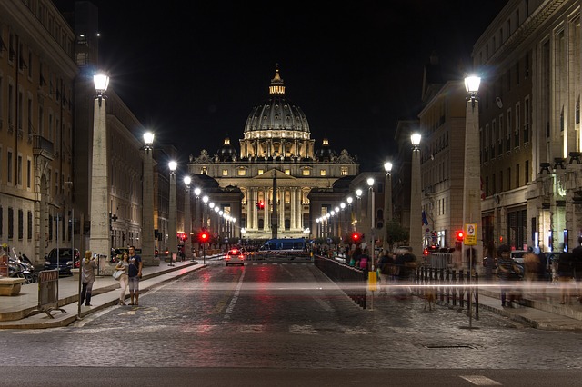 دولة الفاتيكان مركز الكنيسة الكاثوليكية في العالم