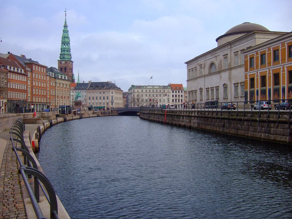 اللجوء في الدنمارك من حيث المميزات والعيوب