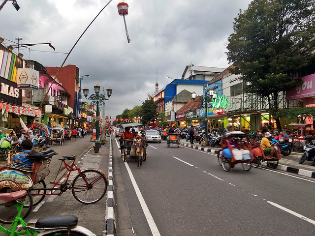 شارع ماليبورو في يوجياكارتا - Malioboro Street in Yogyakarta 