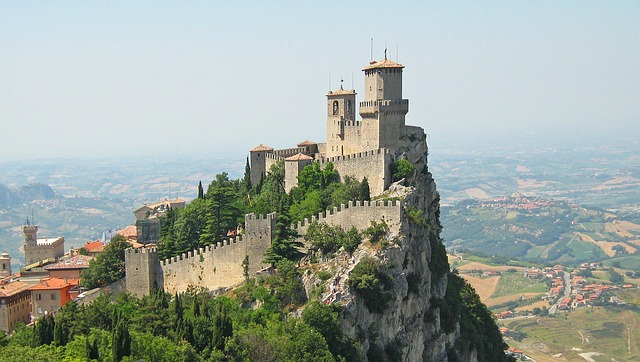 سان مارينو San Marino بشبه الجزيرة الإيطالية