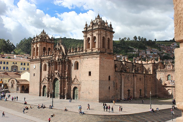 الإقامة في البيرو ولم الشمل العائلي في البيرو