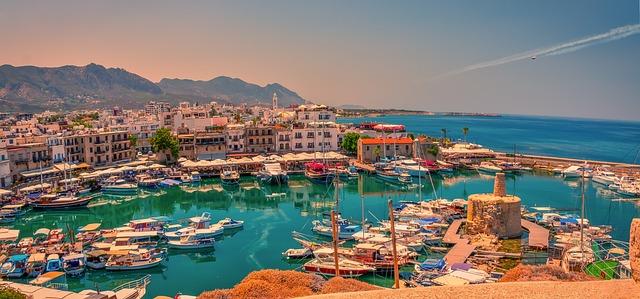 العمل في قبرص اليونانية والتركية من حيث التأشيرة وفرص العمل والرواتب وتكاليف المعيشة